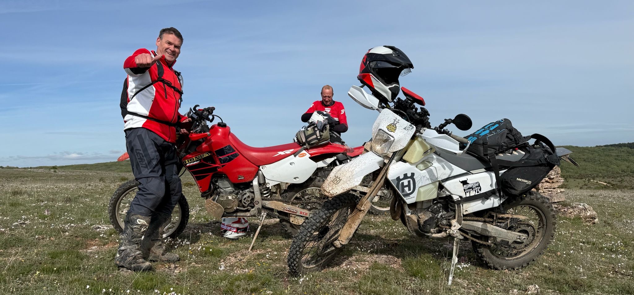 Moto's op een heuveltop