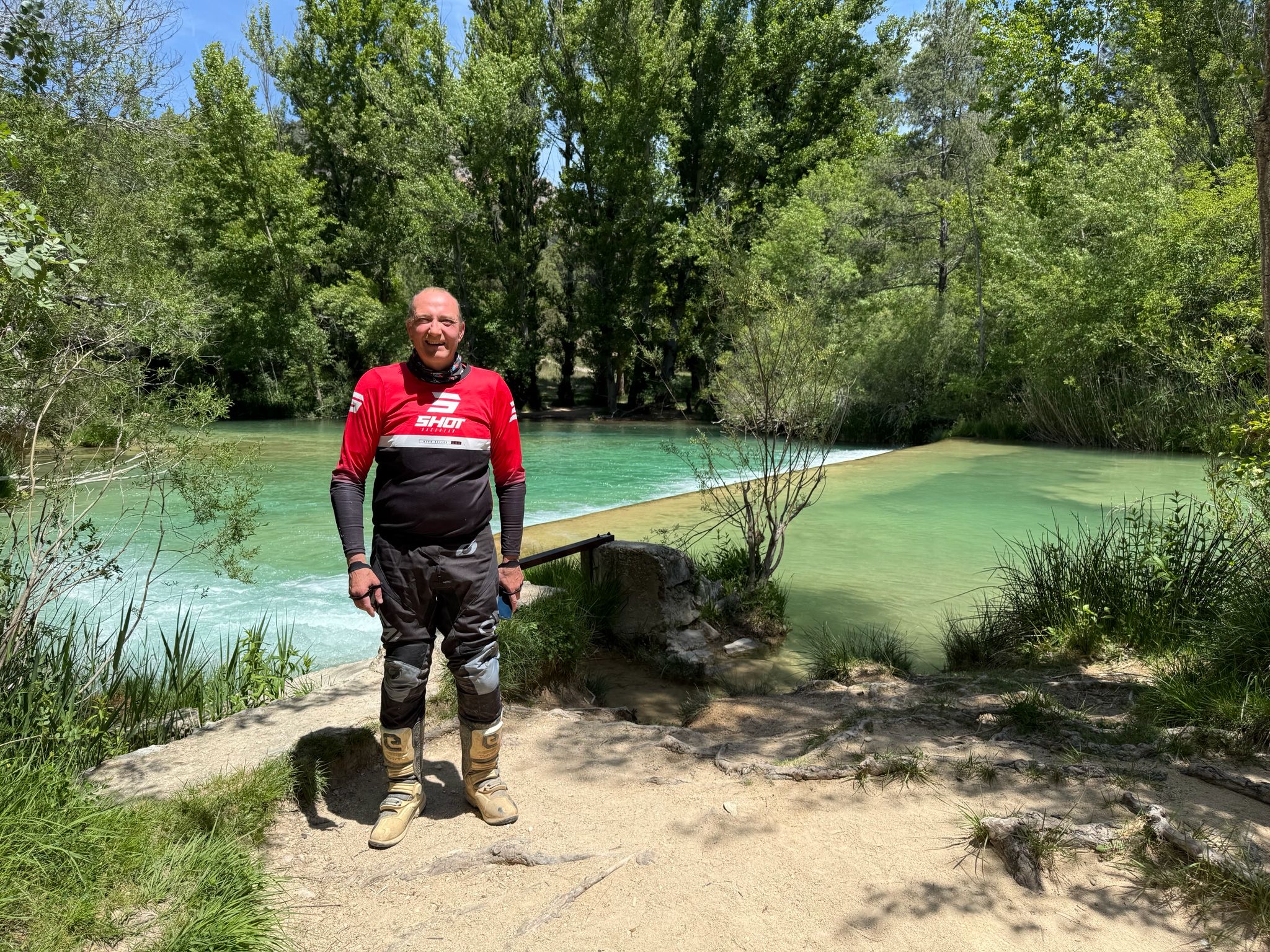 Pauze aan het turquoise water